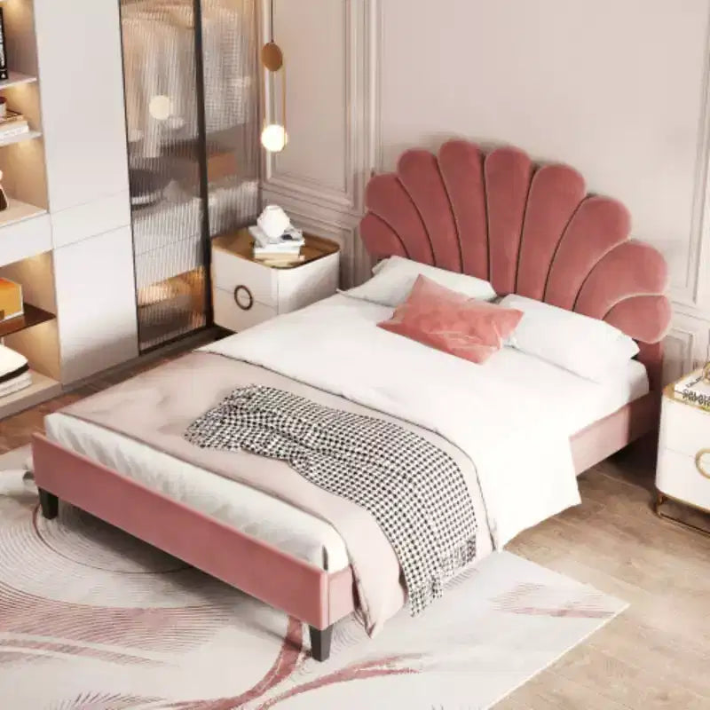 Lit plateforme pleine grandeur en tissu avec tête de lit capitonnée en velours floral