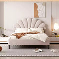 Lit plateforme pleine grandeur en tissu avec tête de lit capitonnée en velours floral