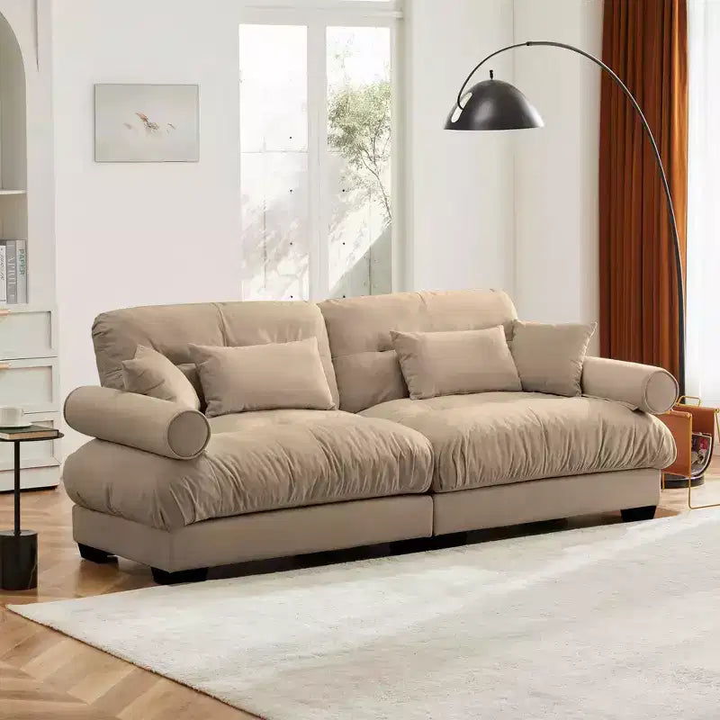 Canapé deux places avec accoudoirs renforcés, coussins lombaires et coussins décoratifs pour salon, couloir, couleur chameau